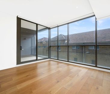 Executive Designer Apartment ** Available Now ** - Photo 1