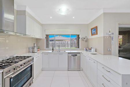 Luxury Family Home in Quiet Cul-De-Sac - Photo 4