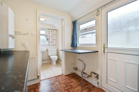 2 bedroom semi-detached house to rent - Photo 5