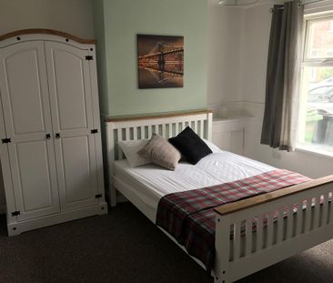 4 bedroom terraced house to rent - Photo 6