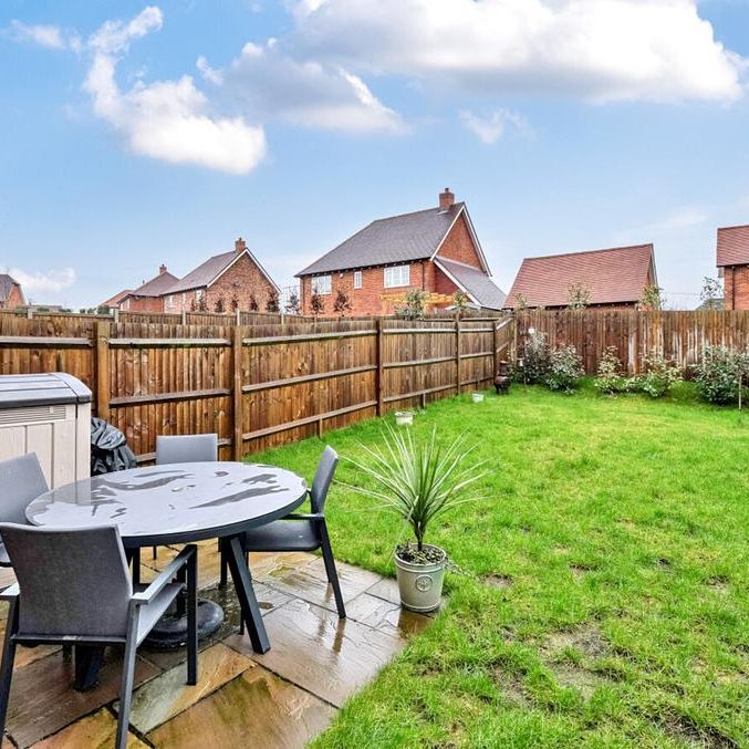 3 bedroom semi-detached house to rent - Photo 1