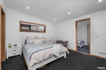 Contemporary Family Home in Central Brighton - Photo 5
