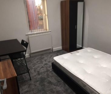 4 bedroom house share to rent - Photo 2