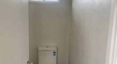 4 Bedrooms all new reno home - Photo 4