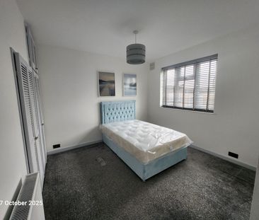 Room in a Shared Flat, Imperial Drive, HA2 - Photo 4