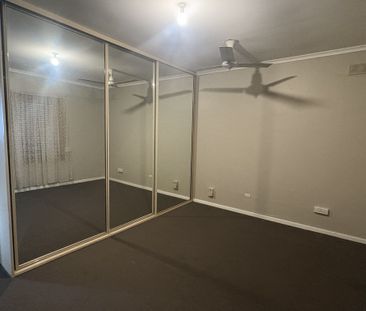 Cosy 3-Bedroom Home with Garage in Davoren Park - Photo 5