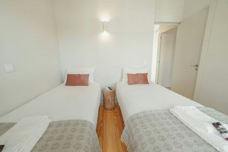 Rua de 31 de Janeiro, Porto, Braga 4000-433 - Photo 5