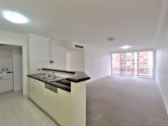 Unfurnished 2 bedroom plus car space for rent in the heart of CBD! - Photo 1