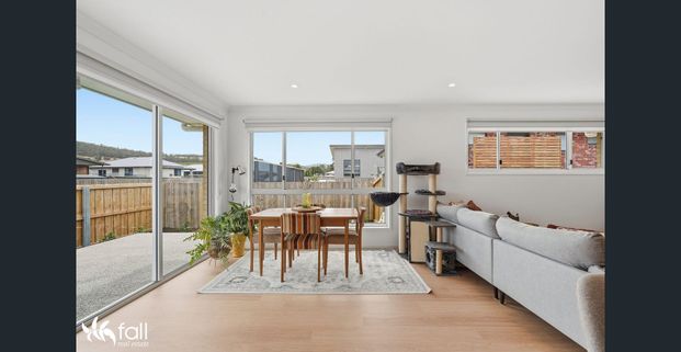 Stylish & Modern Home with Study Nook in Popular Glebe Hill Estate - Photo 1