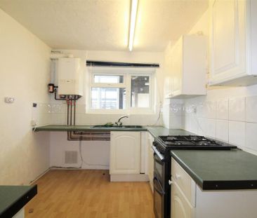3 bedroom apartment to rent - Photo 2