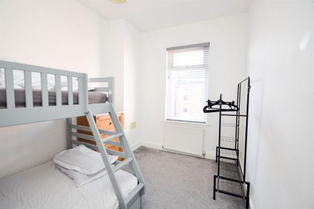 3 bedroom flat to rent - Photo 5