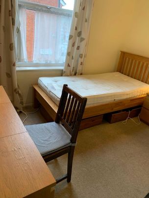 Room in a Shared House, Stamford Street, M16 - Photo 1