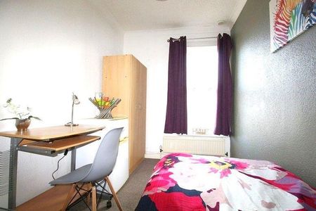 1 bedroom in a house share to rent - Photo 5