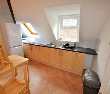 2 bedroom Flat To Let - Photo 4