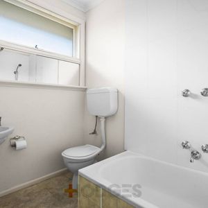 SPACIOUS | TWO BEDROOM | QUIET BLOCK - Photo 2