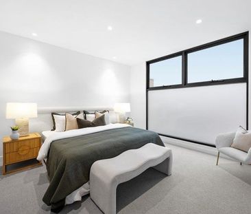 ABSOLUTELY STUNNING BRAND NEW EXECUTIVE TOWNHOUSE/S - Photo 6