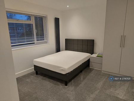 4 bedroom terraced house to rent - Photo 3