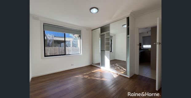 Spacious one bedroom unit - Photo 1