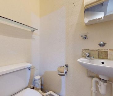 Studio to rent - Photo 6