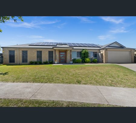 17 Sienna Drive, Glenvale, Qld 4350 - Photo 3