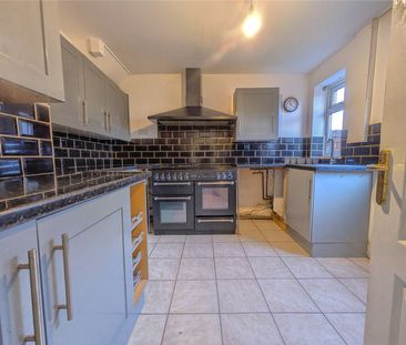 3 bed terraced house to rent in Fairfield Avenue, Ormesby, TS7 - Photo 2