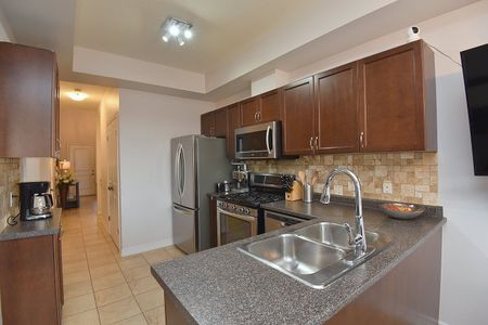 For Lease - 45 Seabreeze Crescent Unit# 21, Hamilton, Ontario - Photo 3
