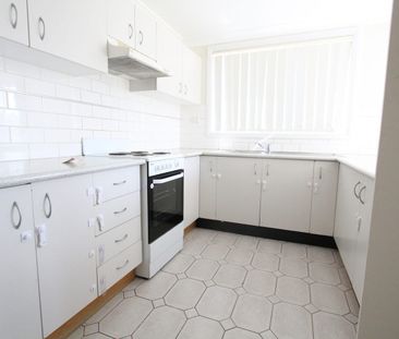 IMMACULATE 3 BEDROOM DUPLEX IN QUIET LOCATION - Photo 6