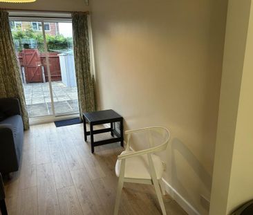 4 bedroom private hall to rent - Photo 2