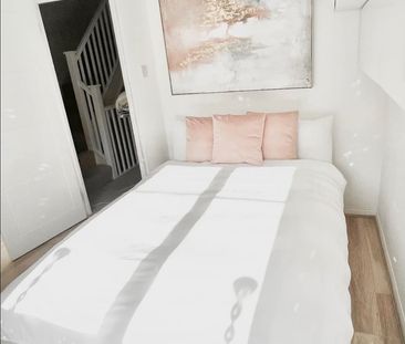 Room in a Shared House, Harlinger St, SE18 - Photo 1