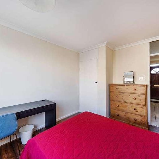 Churchill Gardens, Pimlico, SW1V - Photo 1