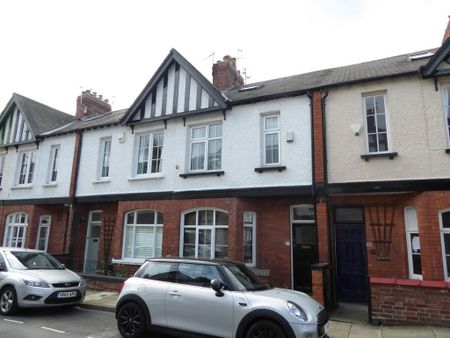 1 bedroom in a house share to rent - Photo 2