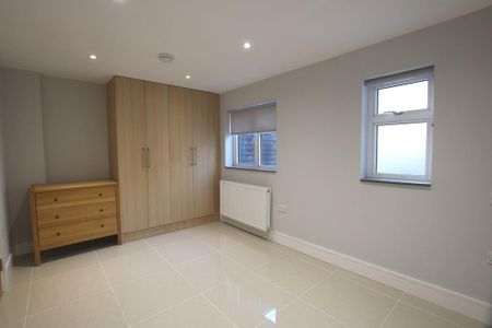 3 bedroom flat to rent - Photo 5