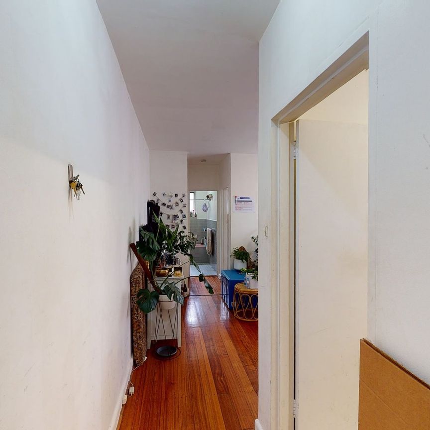 Spacious 1 Bedroom Beauty! - Photo 1