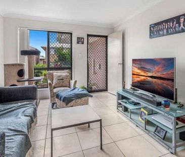 3 BED 2 BATH 2 CAR TOWNHOUSE, ULTRA HIGH SPEED INTERNET - Photo 3