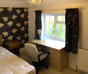 6 bedroom semi-detached house to rent - Photo 2