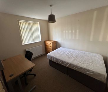 7 Bed Semi-Detached House, Filton Road, BS7 - Photo 5