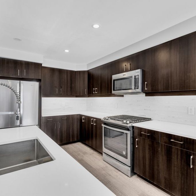 For Lease - 600 Parade Drive, Stittsville - Munster - Richmond, Ontario - Photo 1