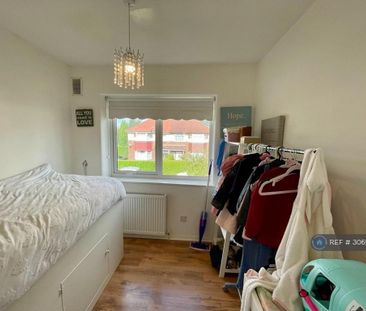 3 bedroom semi-detached house to rent - Photo 3