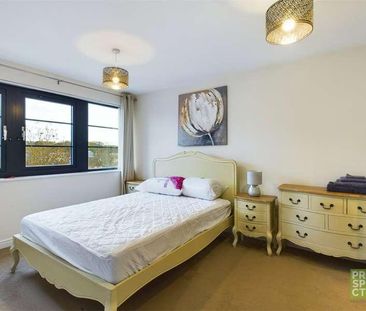 Wessex Court, Kestrel Road, Farnborough, Hampshire, GU14 - Photo 4