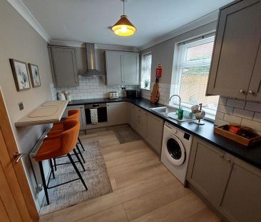 2 bedroom semi-detached house to rent - Photo 6