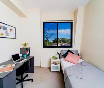 PREMIER STUDIO APARTMENT - Photo 3