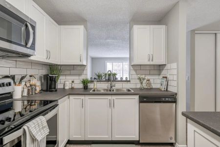 Calgary Grier Place — 2 Bedroom/1 Bathroom - Photo 3