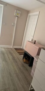 Studio Flat, Bronte Close, IG2 - Photo 3