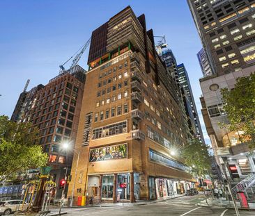 Prestige and Convenience in the Heart of Melbourne - Photo 1