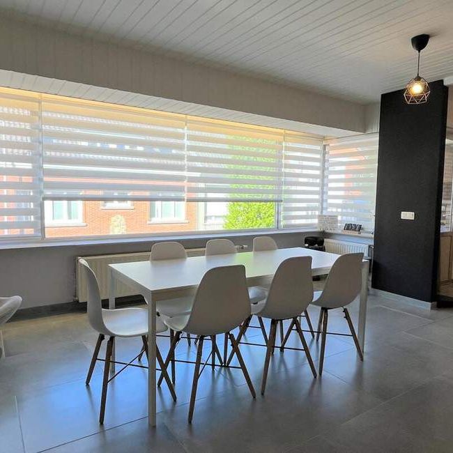 Appartement te huur in Sint-Kruis voor € 900 met 2 slaapkamers - Photo 1