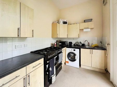 1 bedroom in a house share to rent - Photo 5