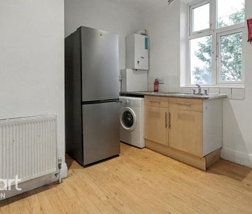 3 bedroom flat to rent - Photo 3