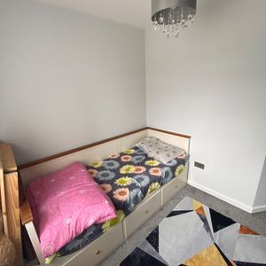 Room in a Shared House, Buntingbridge Road, IG2 - Photo 2