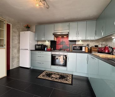 3 bedroom terraced house to rent - Photo 6