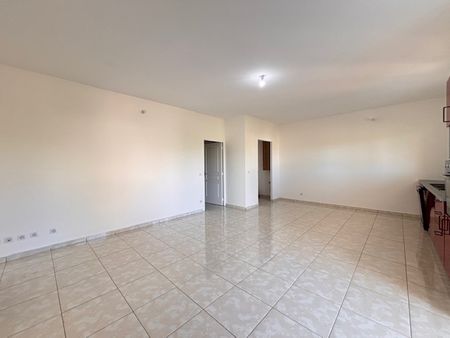 Location Maison 4 pièces 78m² BAIE MAHAULT 97122 - Photo 3